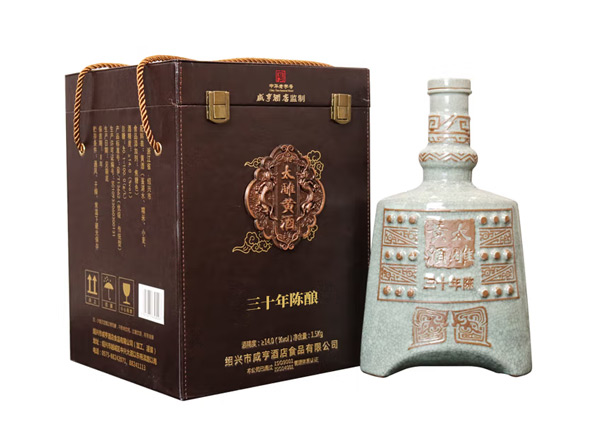 沈阳咸亨酒店太雕黄酒回收太雕三十年陈酿绍兴黄酒1.5kg礼盒装