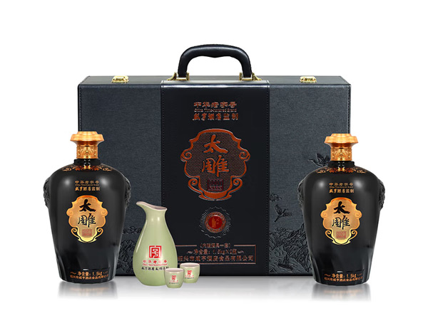 沈阳咸亨酒店太雕黄酒回收太雕2007原酿礼盒1.5kg*2糯米酒半甜绍兴黄酒