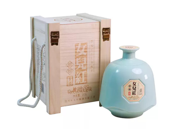 沈阳回收绍兴女儿红黄酒醇酿花雕酒木质礼盒2.5L坛装黄酒
